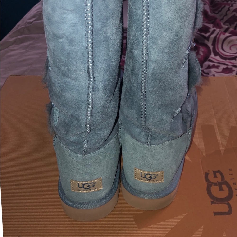 Women’s size 12 UGG boot worn twice - Picture 6 of 8